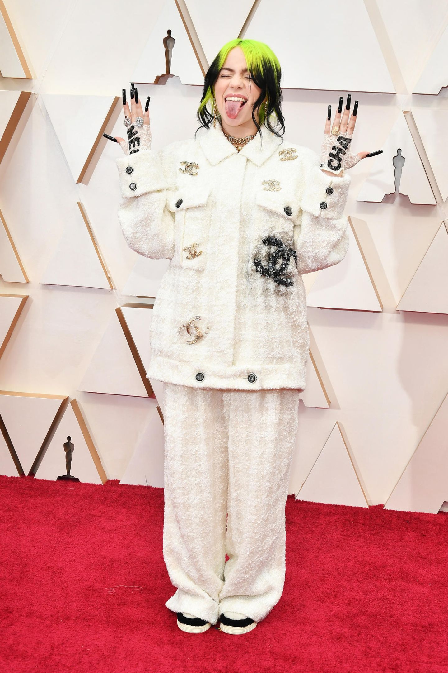 Unverkennbar in Chanel: Billie Ellish blieb ihrem Stil auch bei den Oscars 2020 treu.