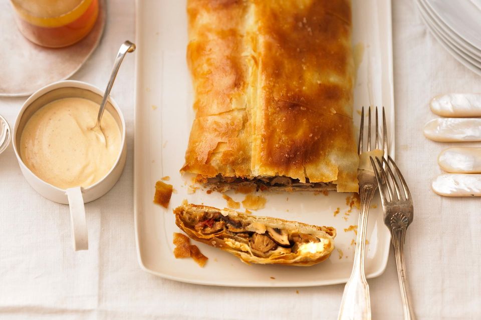 Pilzstrudel mit Salat Pilzstrudel mit Salat