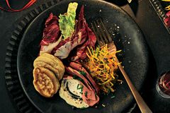 Entenbrust mit Blini und Kürbiskraut Entenbrust mit Blini und Kürbiskraut