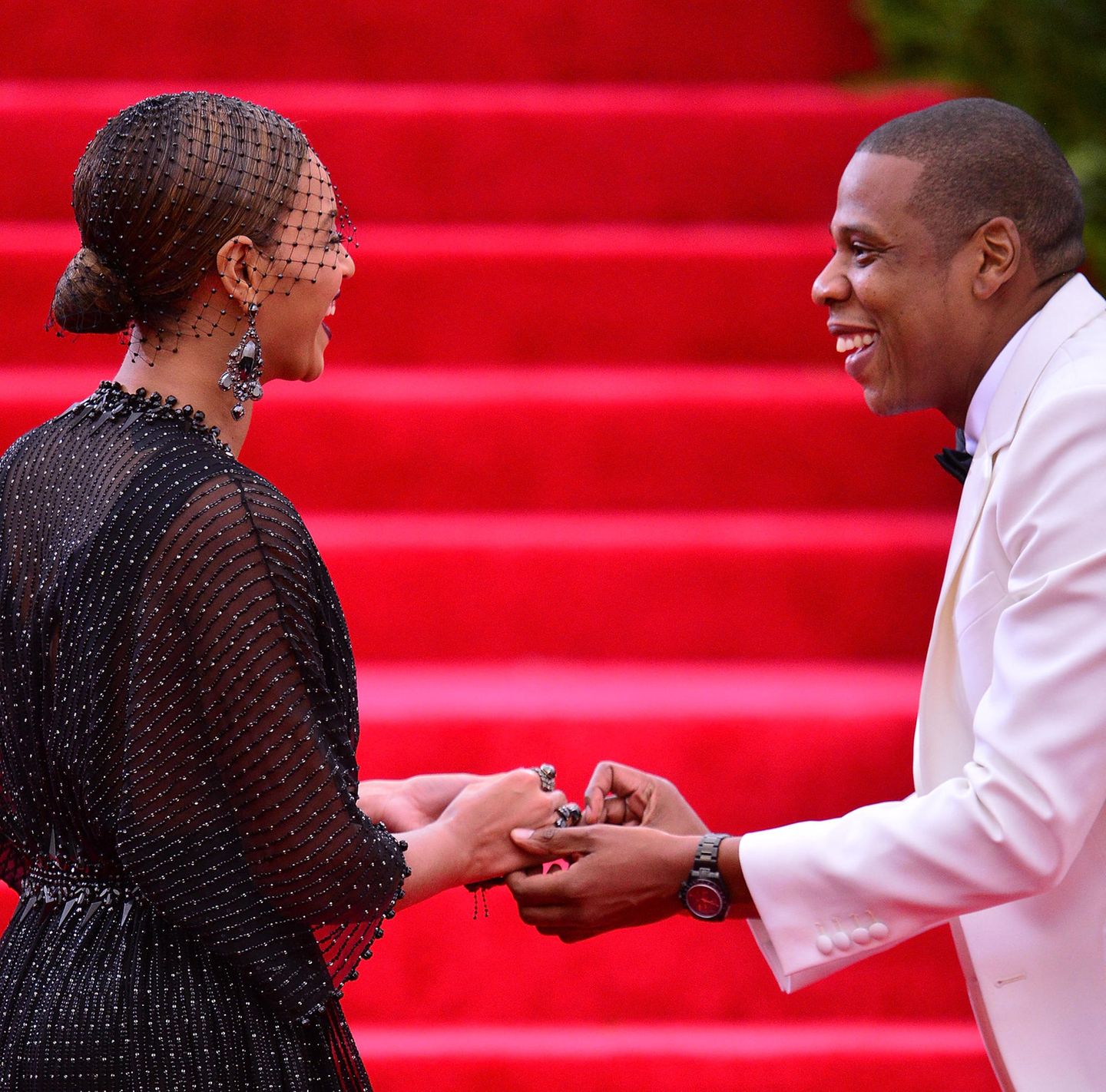Verliebte Paare: Beyonce und Jay-Z halten sich an den Händen