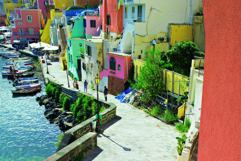 Le Isole: So schön sind Neapel, Capri und Co.: Procida am Mittelmeer