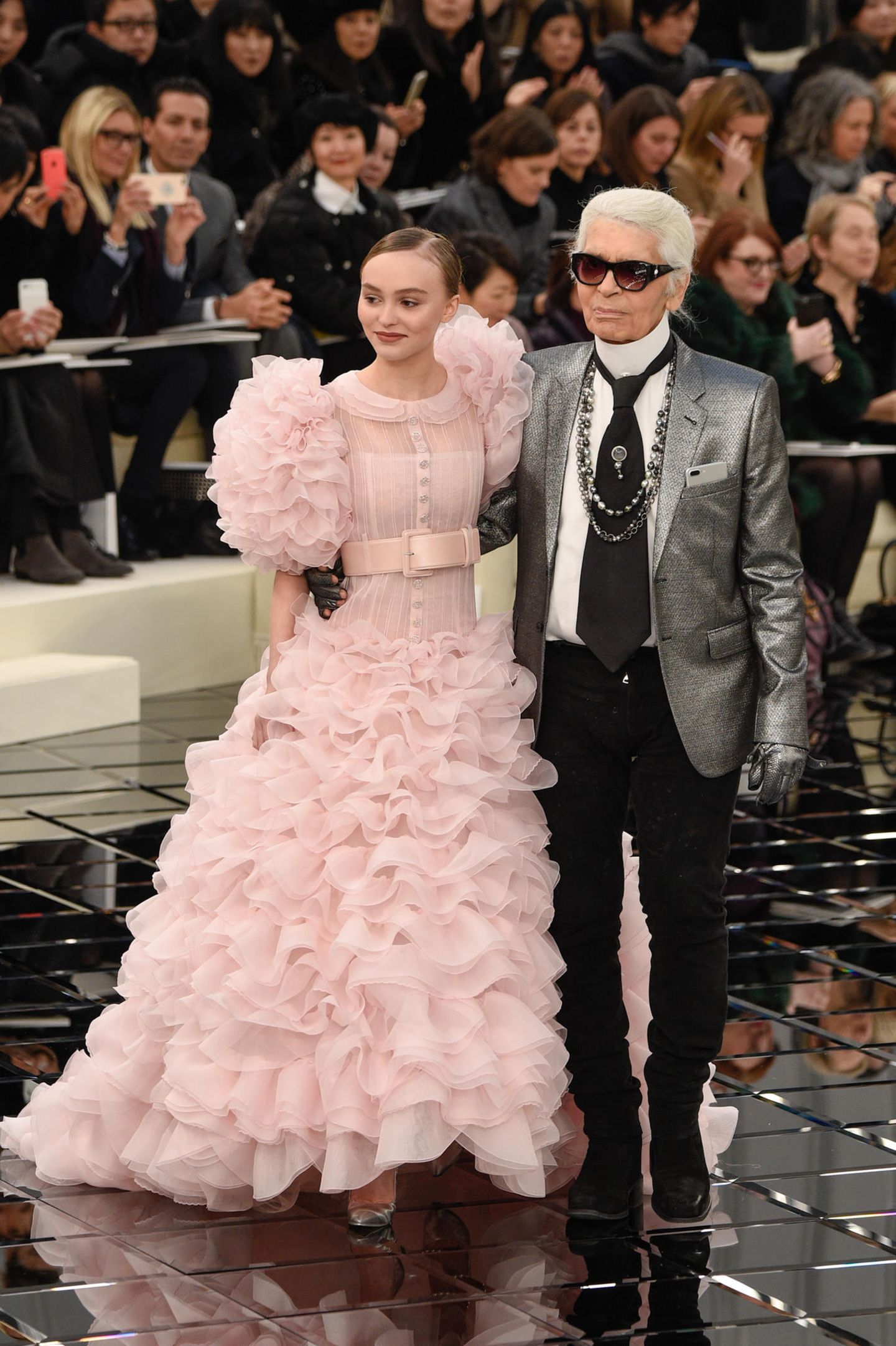 Chanel-Looks: Lily-Rose Depp mit Karl Lagerfeld
