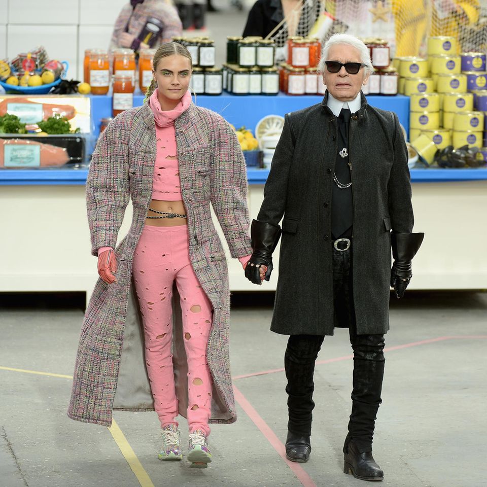 Chanel-Looks: Cara Delevigne mit Karl Lagerfeld
