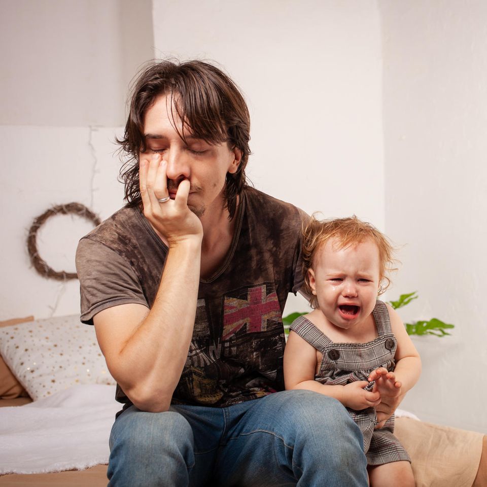 Schockierter Vater: Stillen tut weh