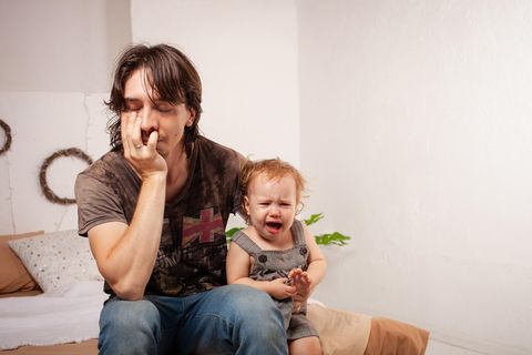 Schockierter Vater: Stillen tut weh