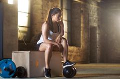 Abnehmen mit Fitness-Training Krafttraing Frau