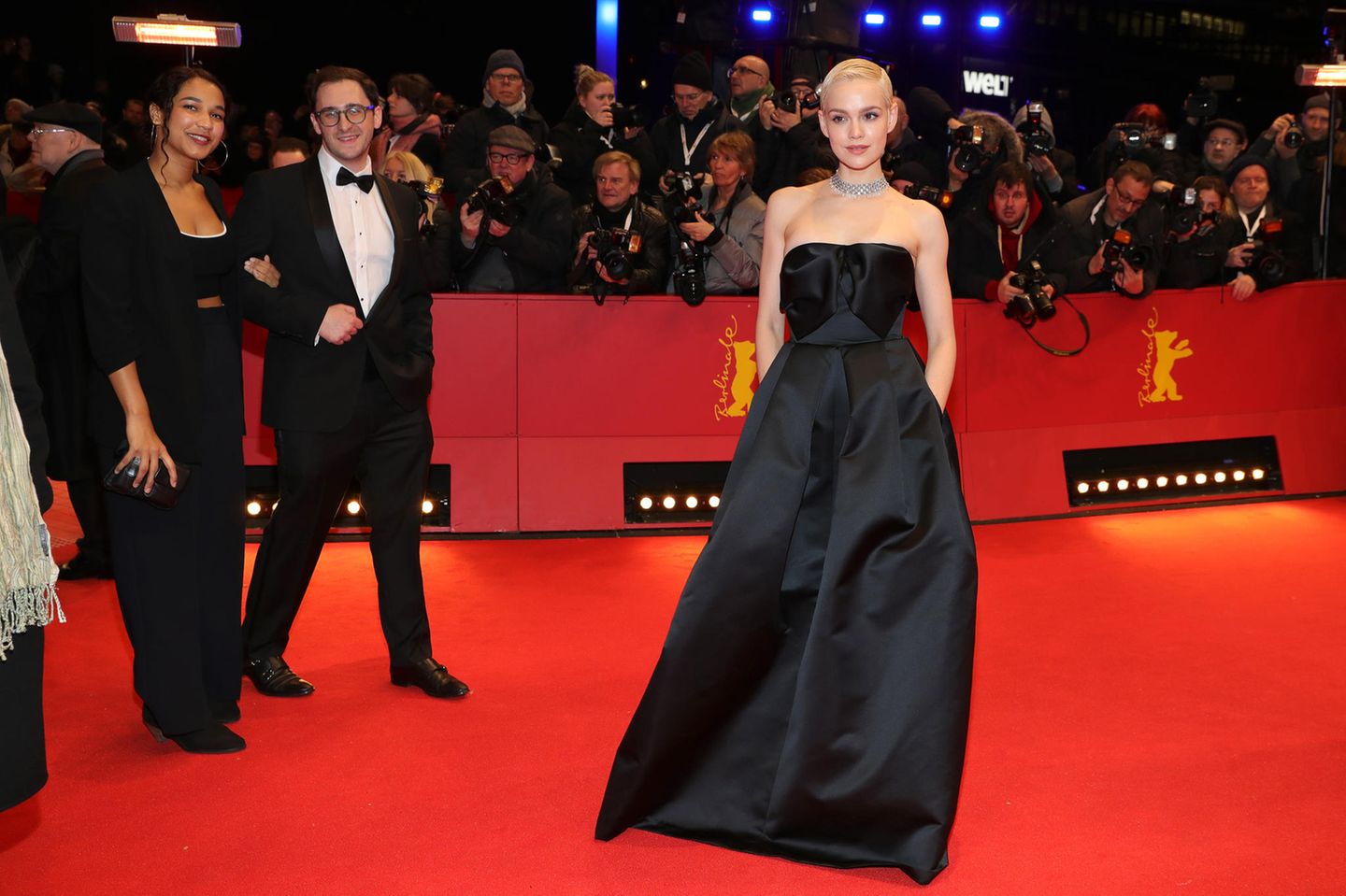 Berlinale 2020: Emilia Schüle auf dem roten Teppich