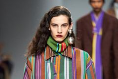 Die 4 schönsten Trendfrisuren der Paris Fashion Week Die 4 schönsten Trendfrisuren der Paris Fashion Week