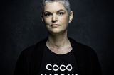 Fotoprojekt Brustkrebs: Krebs Überlebende blickt in Kamera