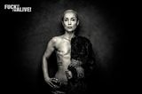 Fotoprojekt Brustkrebs: Krebs Überlebende mit Narbe