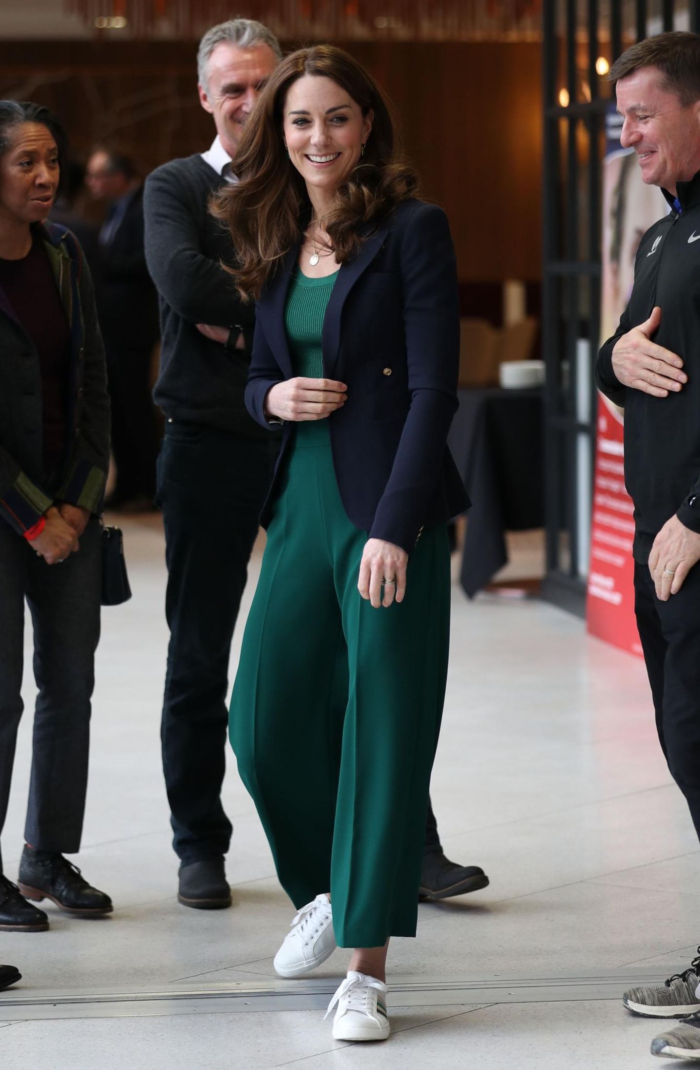 Royals, die günstige Kleidung tragen: Herzogin Kate im grünen Mango Sweater