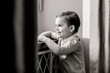Royale Kinderfotos: Prinz Oscar am Fenster