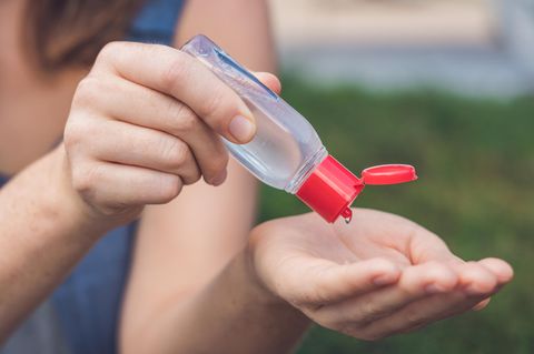 4 Tipps, mit denen man die Beauty-Tester im Drogeriemarkt sicher benutzen kann