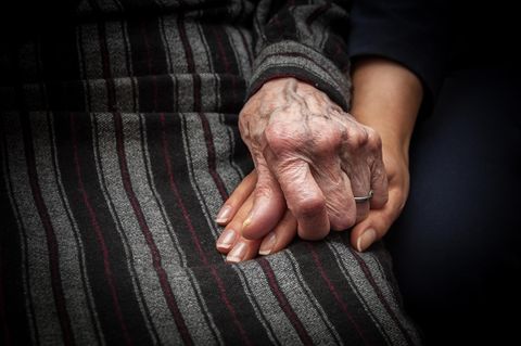 83-Jährige erwacht 10 Stunden, nachdem sie für tot erklärt wurde – das hat sie gesehen
