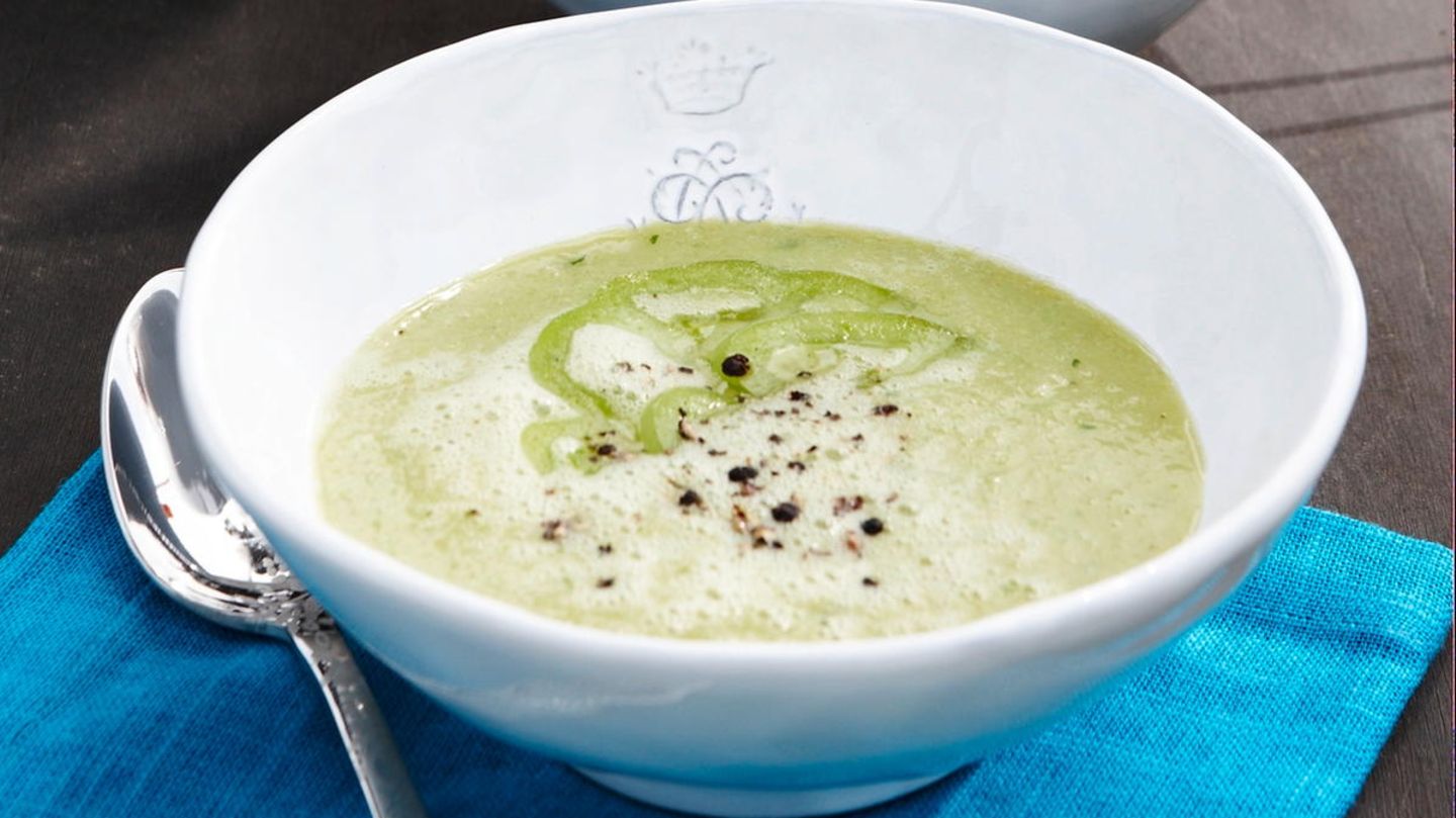 Grüne Suppe mit Basilikum-Garnelen | BRIGITTE.de
