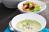Grüne Suppe mit Basilikum-Garnelen