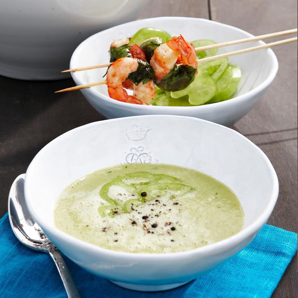 Grüne Suppe mit Basilikum-Garnelen