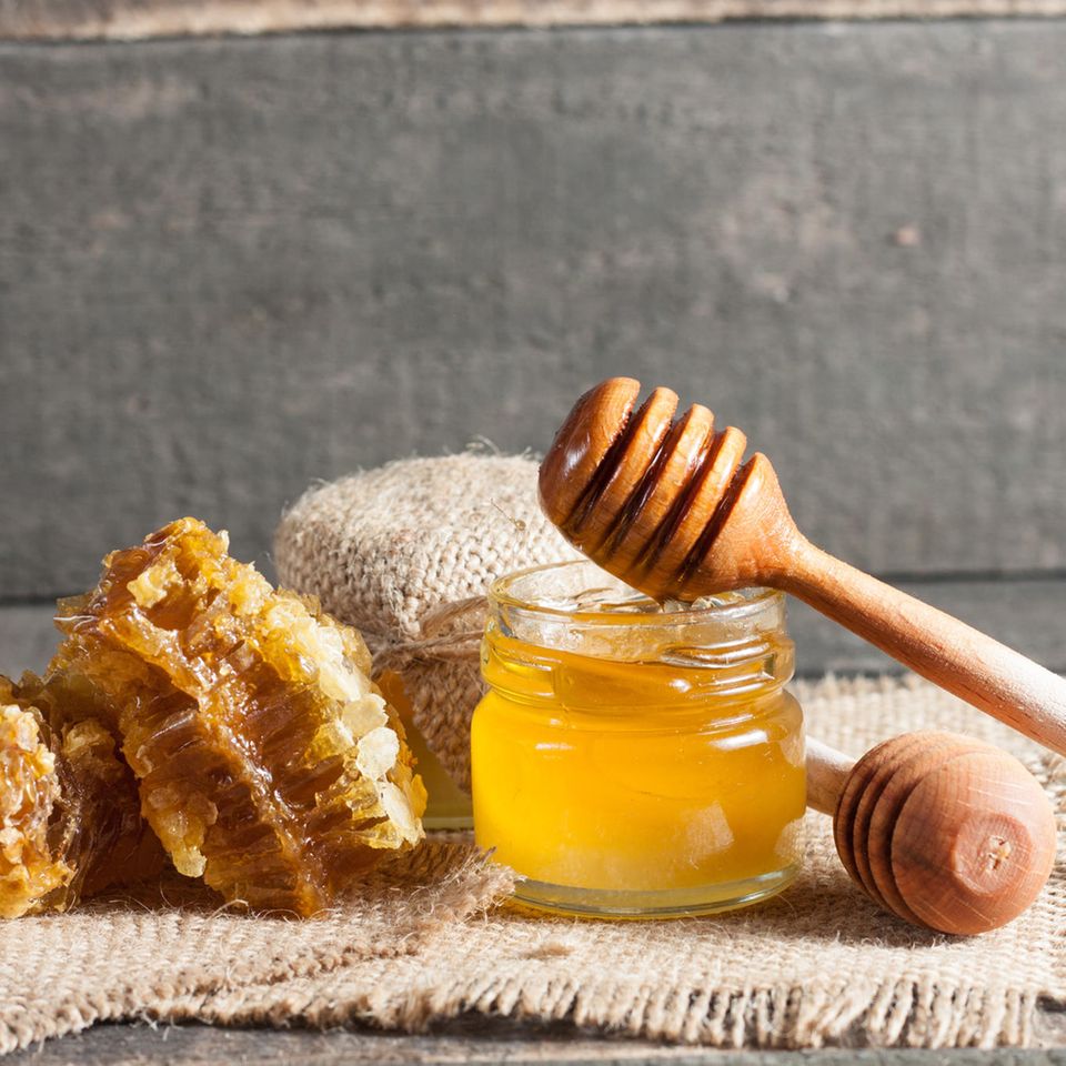 Honigmaske: Honig im Glas