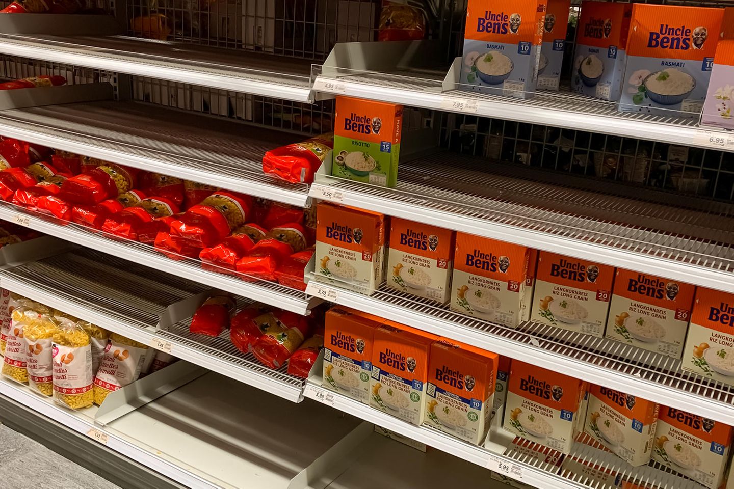 Rückruf: Reis im Supermarktregal