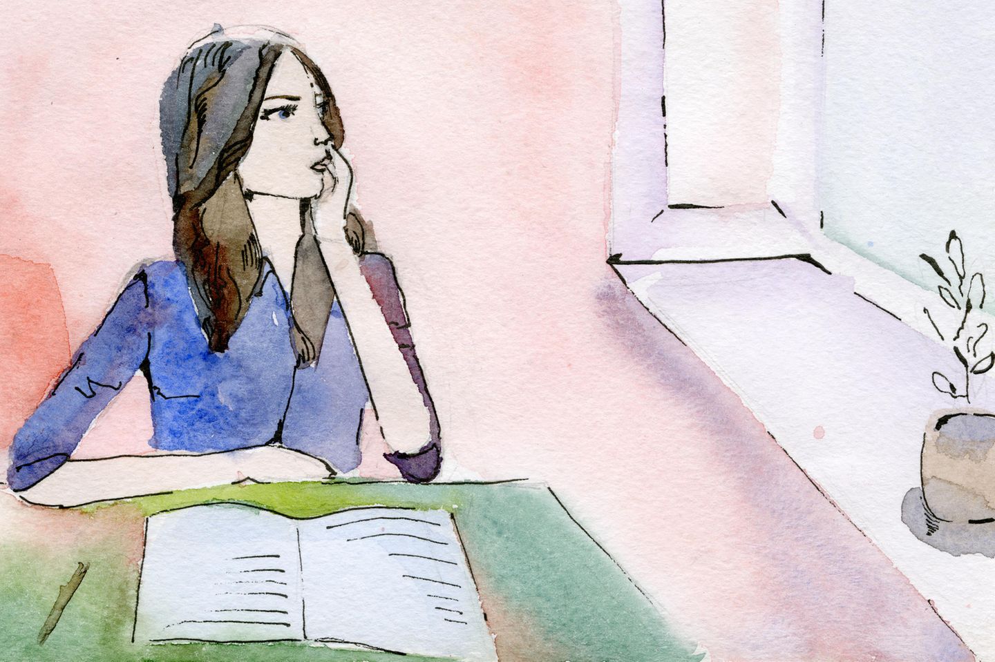 Horoskop: Eine Frau sitzt vor einem Buch und schaut nachdenklich aus dem Fenster