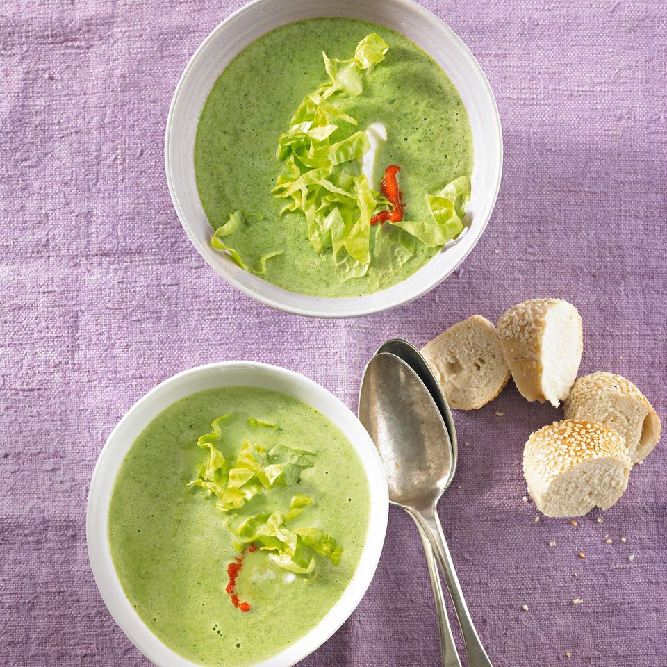 Kopfsalat-Creme-Suppe mit Ajvar