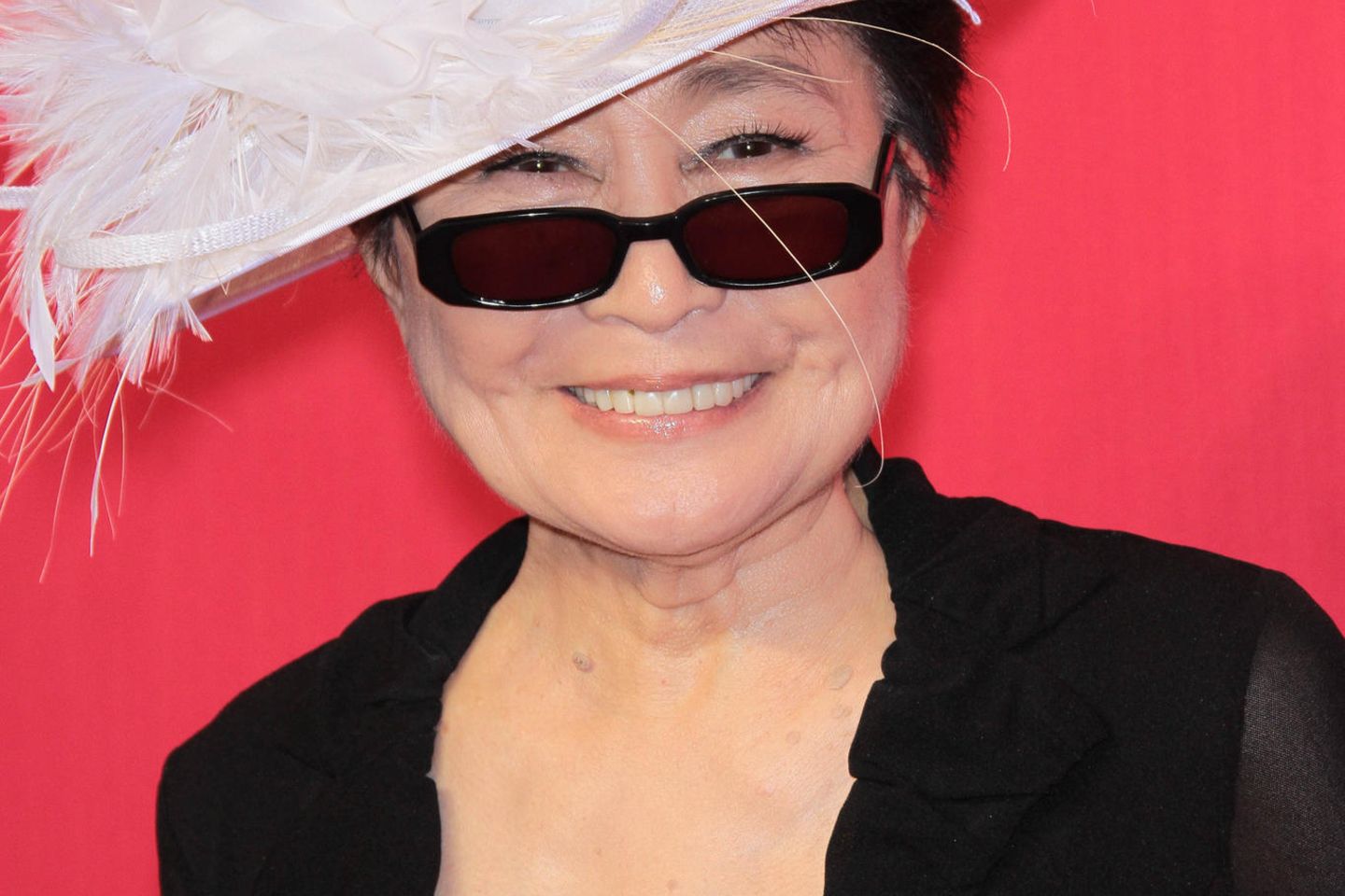 Yoko Ono mit Hut
