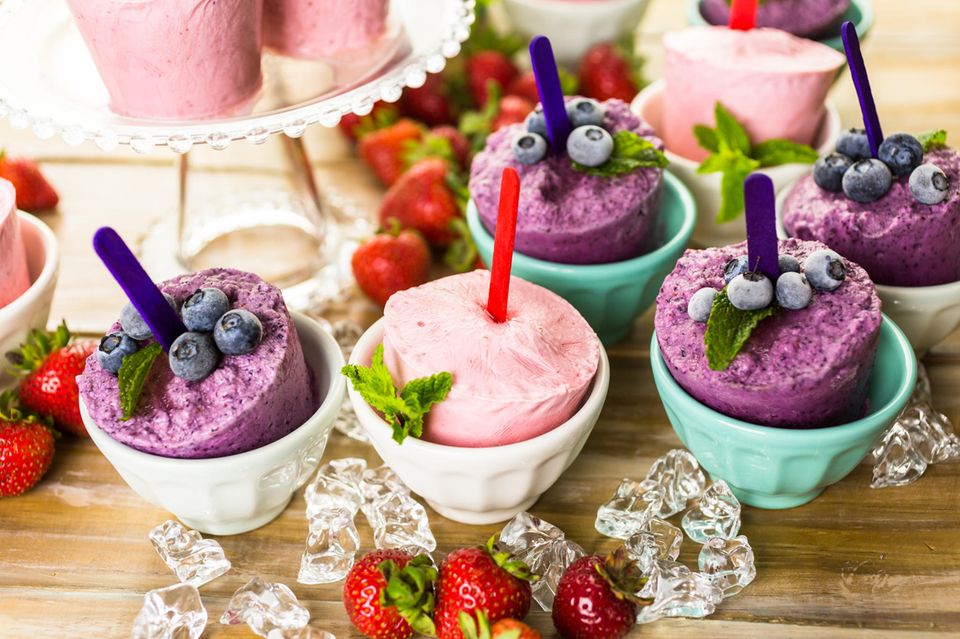 Eis mit zwei Zutaten Eis mit zwei Zutaten: Verschiedene Eissorten in der Schale