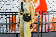 Von wegen langweilig! So stylisch tragen wir jetzt den angesagten Monochrome Look Von wegen langweilig! So stylisch tragen wir jetzt den angesagten Monochrome Look