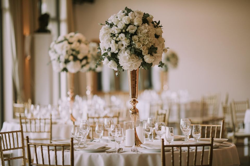 Blumendeko Hochzeit: Blumen auf dem Tisch