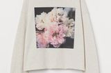 Cremefarbenes Sweatshirt mit Blumen-Print. Von H&M, um 20 Euro.