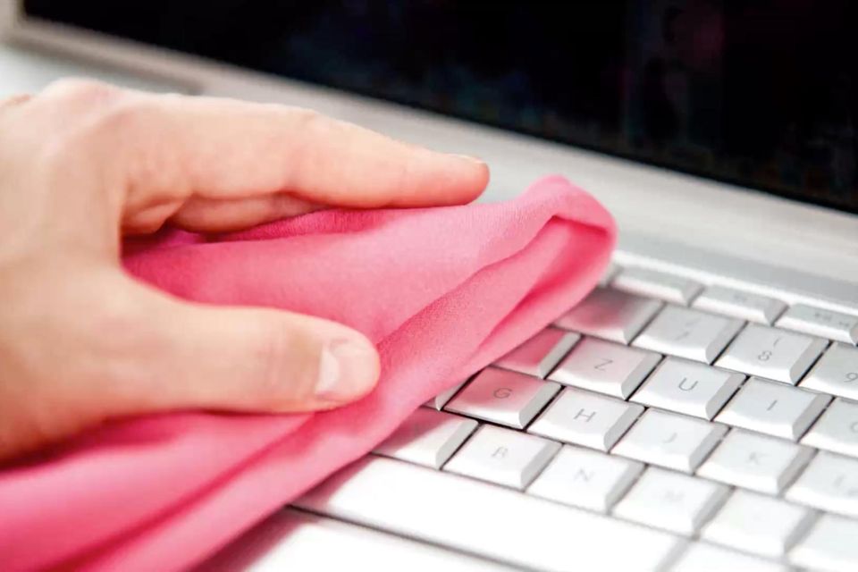 Tastatur desinfizieren: So reinigst du deinen Computer