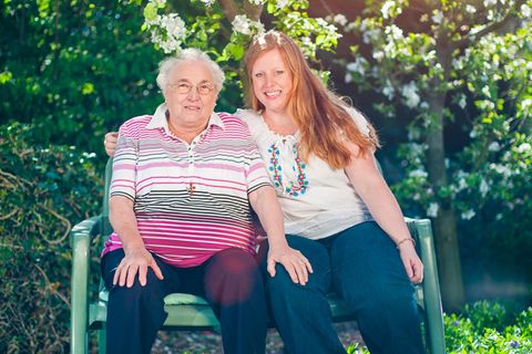 Demenzkranke Oma: Tamara Ameling mit ihrer Oma