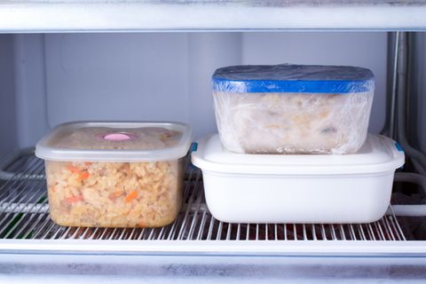 Gerichte zum Einfrieren: Kunststoffboxen im Gefrierfach