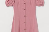 Super süß zu Sneakern, sexy zu Riemchensandalen – dieses rosafarbene Kleid ist ein echtert Spring-Allrounder. Von H&M, um 15 Euro.