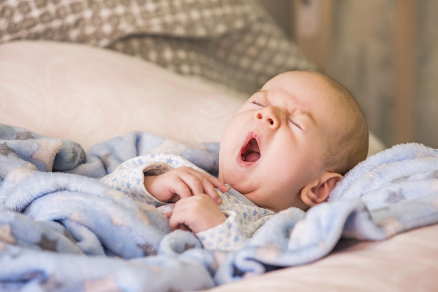Einschlafhilfe fürs Baby: Baby gähnt