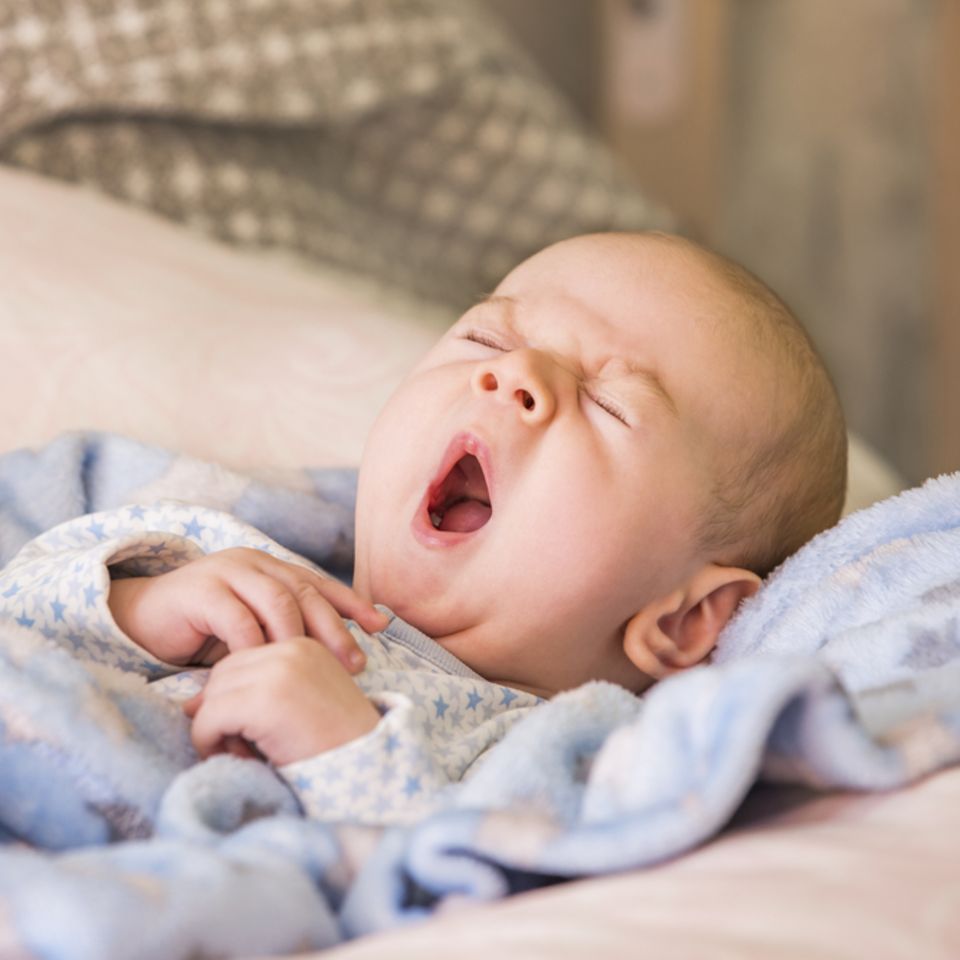 Einschlafhilfe fürs Baby: Baby gähnt