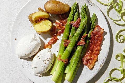 Speck-Mousse mit grünem Spargel und Bacon