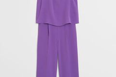 Big jumpsuit in a great color. By Violeta by Mango, around 90 euros.