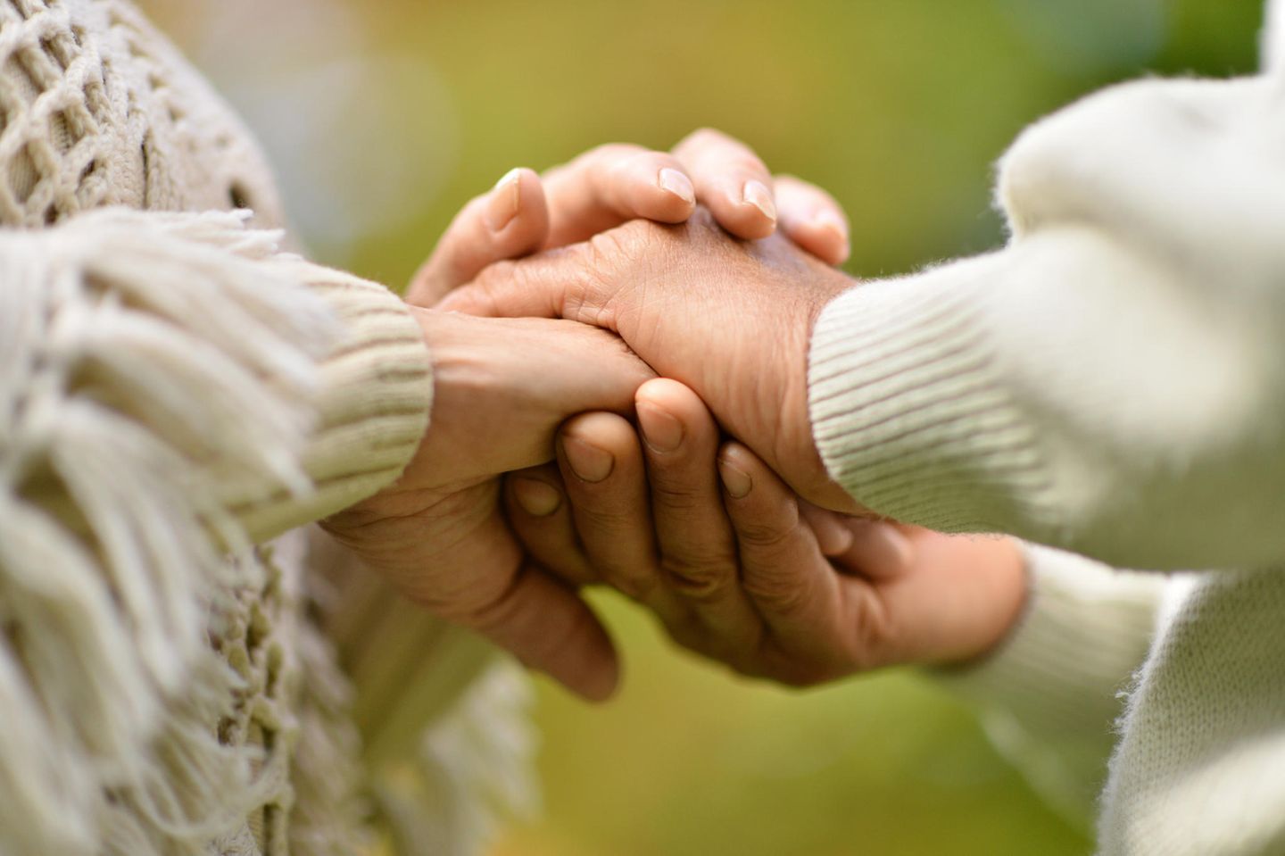 80-jährige Corona-Patientinnen treffen sich im Krankenhaus wieder