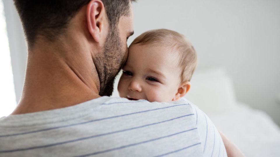 Vater mit Baby