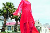 Sommermode 2020: Neonpinkes Kleid mit Jumpsuit