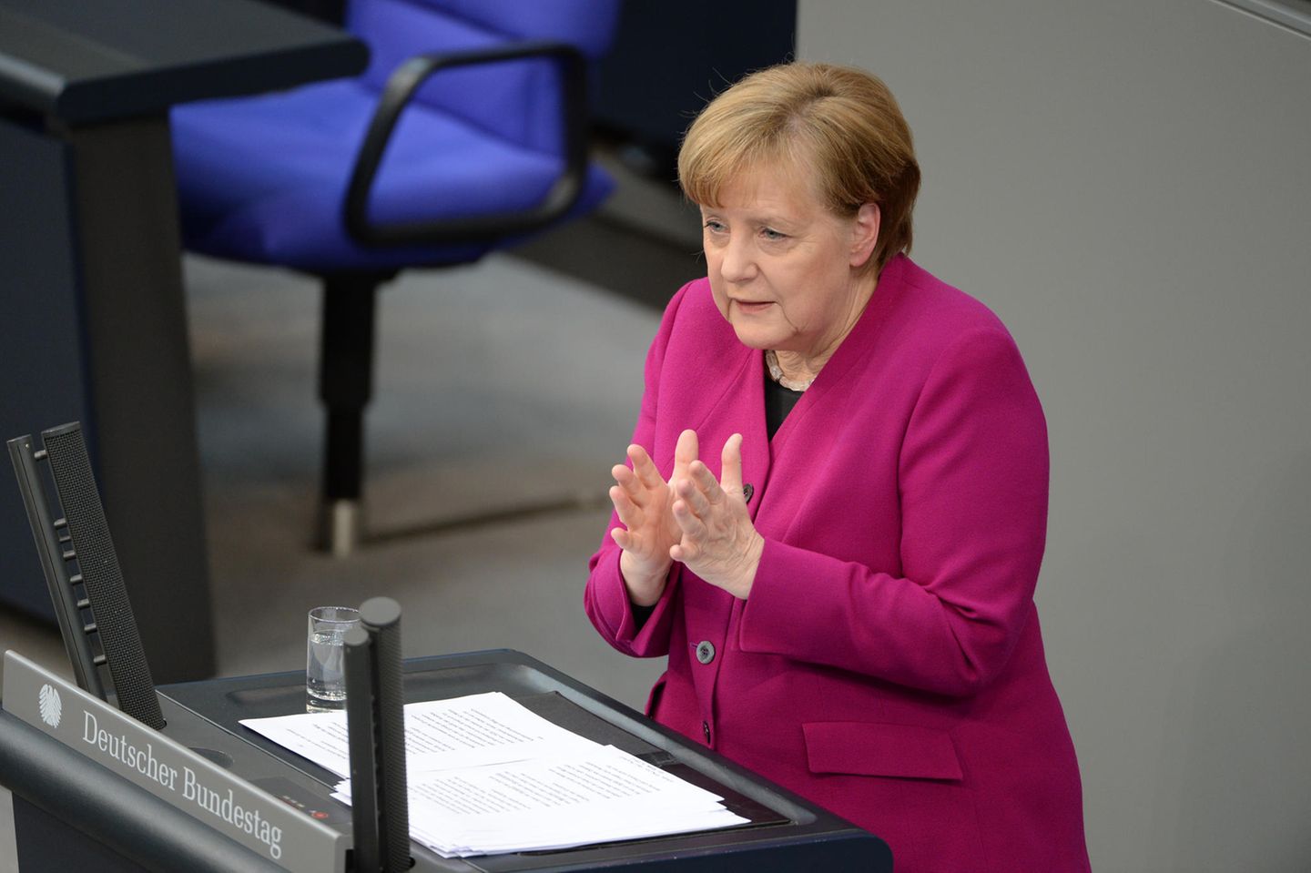Corona aktuell: Angela Merkel im Bundestag
