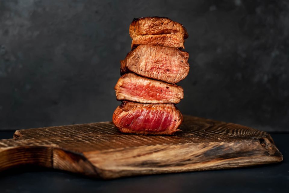 Steak-Garstufen: Steaks in verschiedenen Garstufen