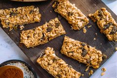 Crunchy Erdnuss-Bars Crunchy Erdnuss-Bars