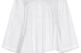 Das klassische weiße Hemd kann auch trendy – wie hier mit asymmetrischem Saum. Von Annalisa über navabi, um 80 Euro.