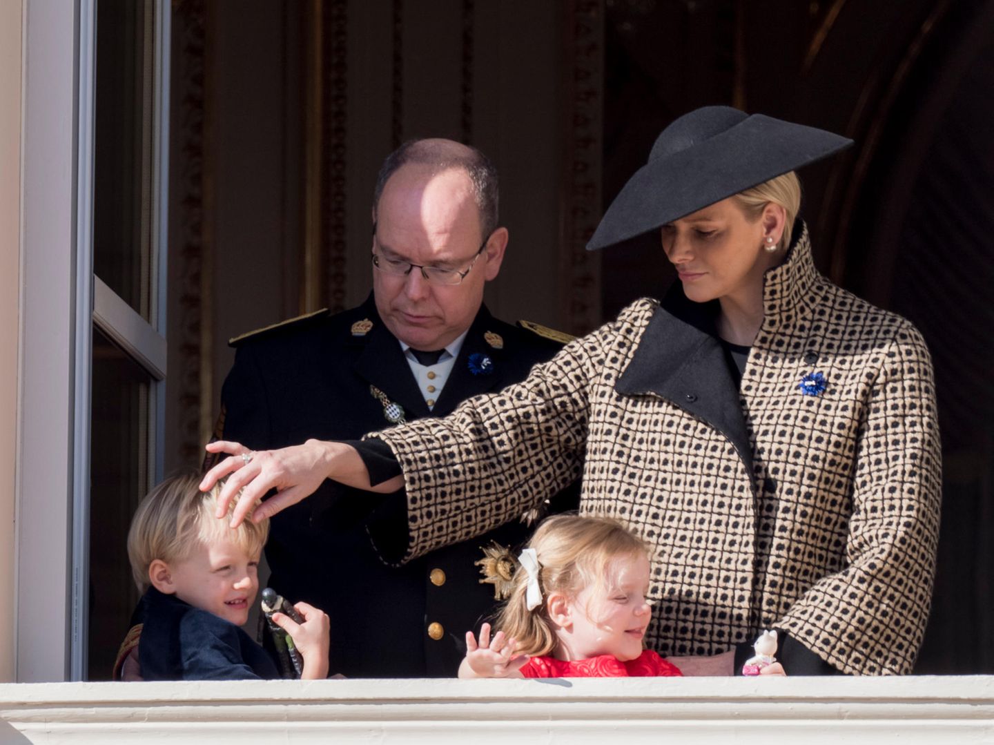 Royale Mütter: Fürstin Charlene von Monaco mit ihren Zwillingen
