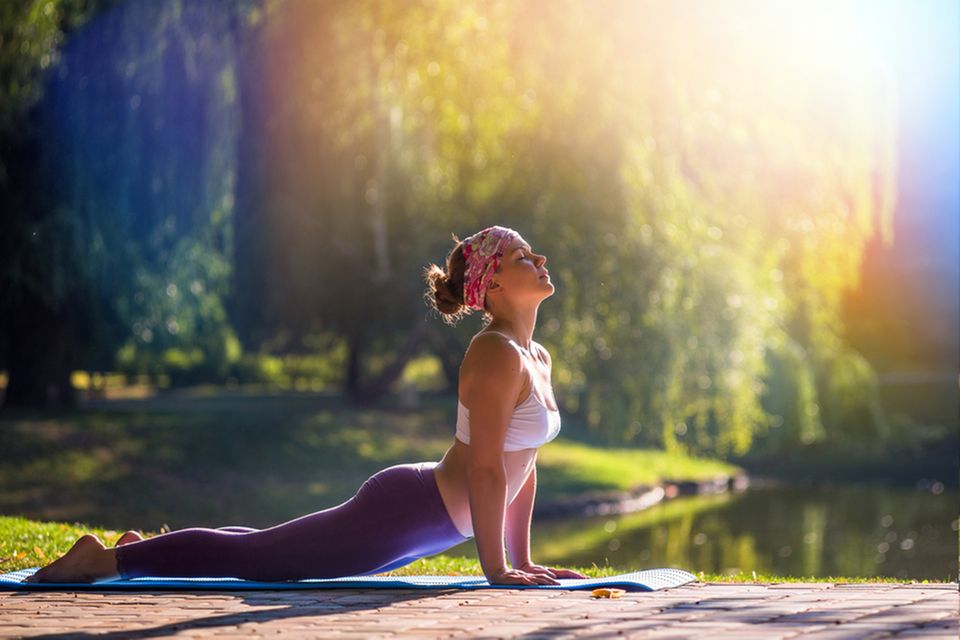 Beauty Yoga: Frau beim Yoga