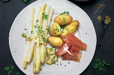 Homeoffice-Rezepte: Spargel mit Kartoffeln und zerlassener Butter
