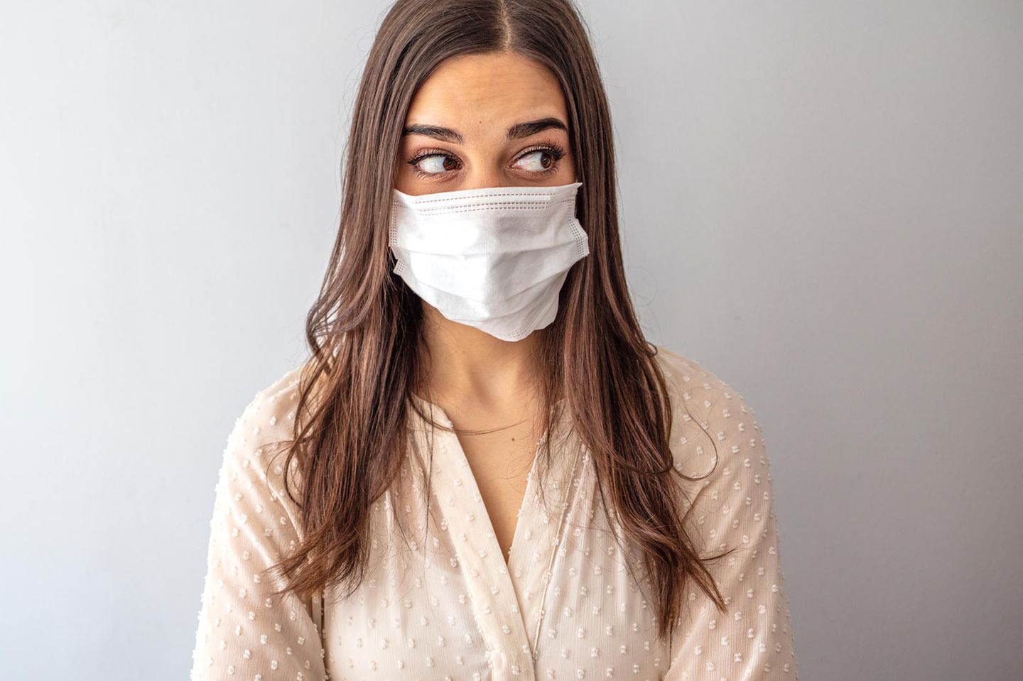 Maskenpflicht: Eine Frau mit Mundschutz