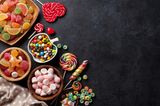 Vegane Süßigkeiten auf einem Tisch